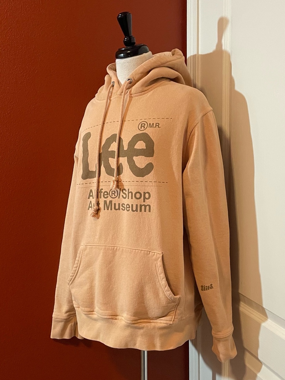 Lee x‎ ALIFE Men’s Limited Run Peach Spellout Art Museum Shop Hoodie Sweatshirt
